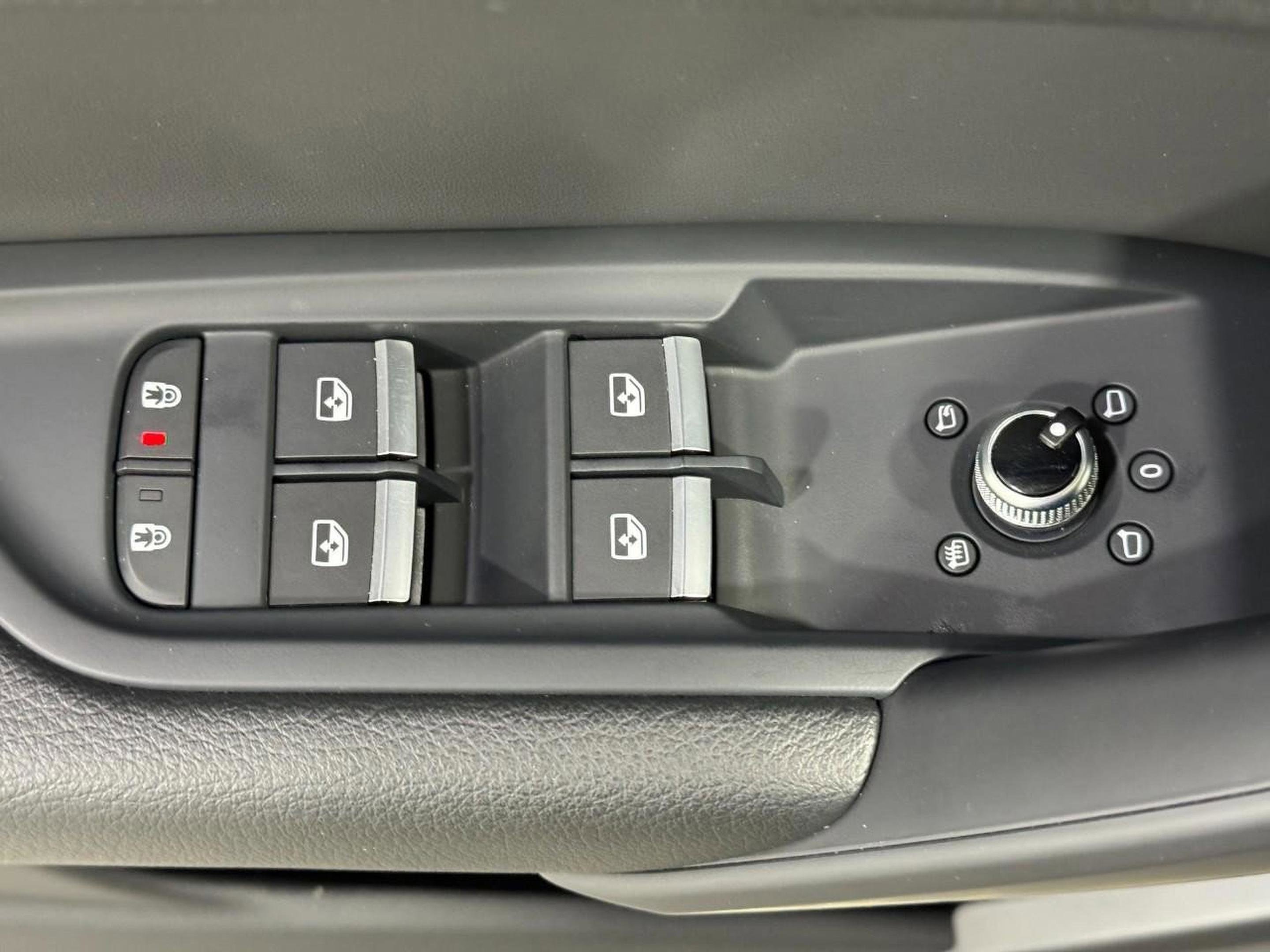 Certified 2025 Audi Q5 2.0T Premium w/ Convenience Plus Package image 22