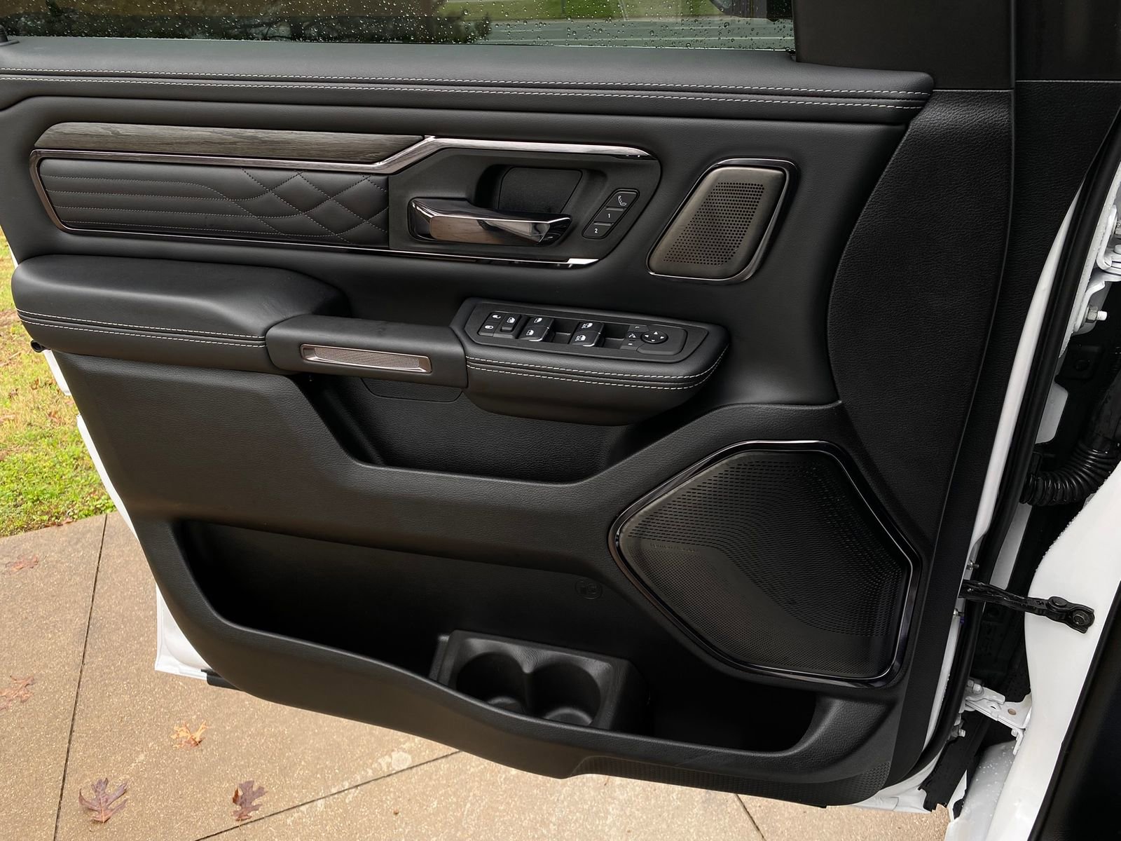 Used 2025 RAM 1500 Limited w/ Body Color Bumper Group image 32