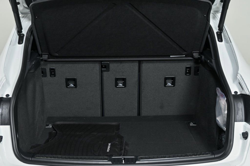 New 2026 Porsche Macan image 31