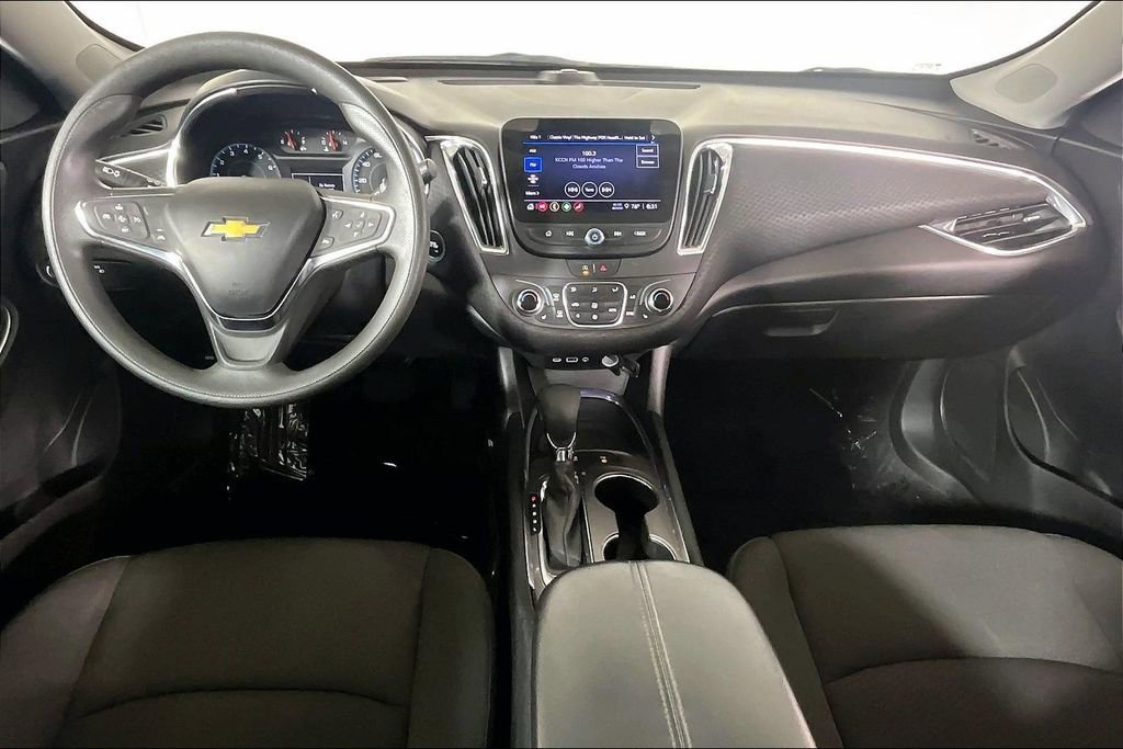 Used 2021 Chevrolet Malibu LT FWD image 14