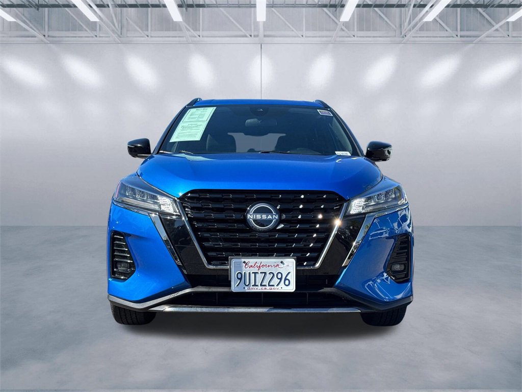 Used 2023 Nissan Kicks SR image 2