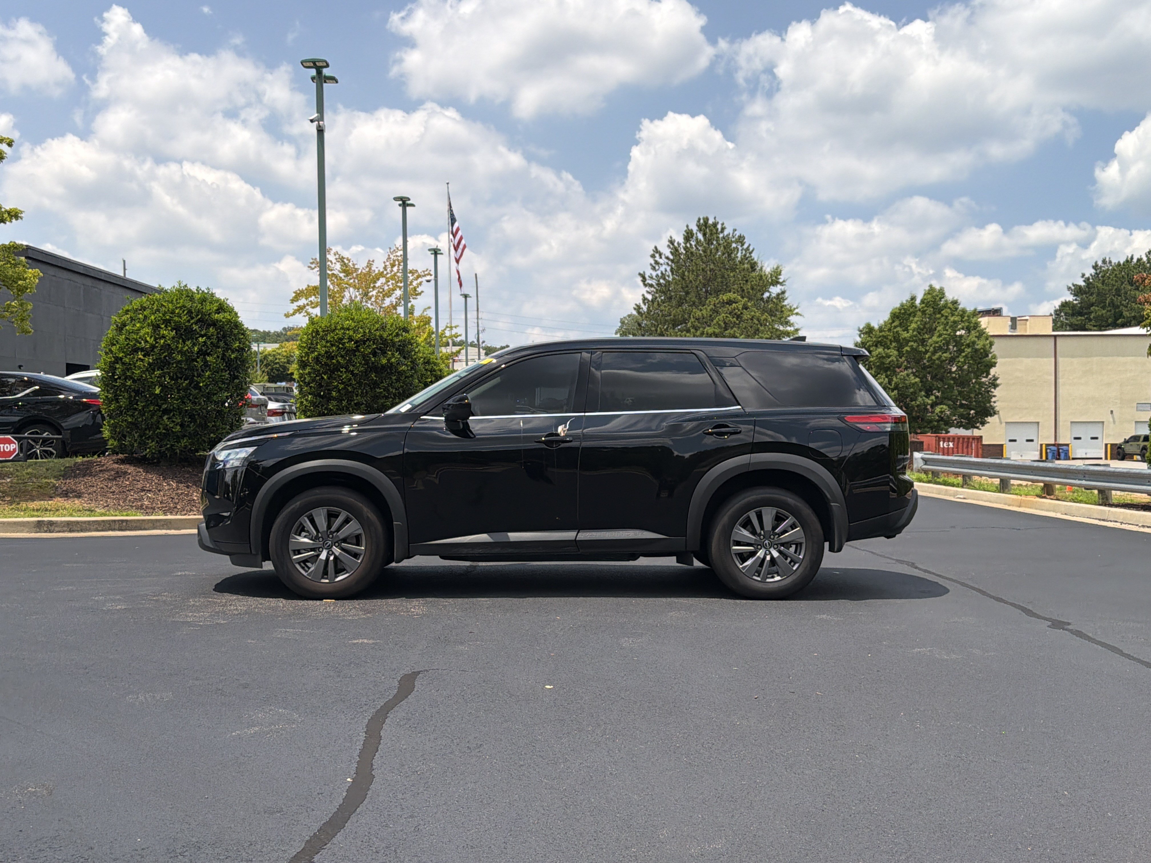 Used 2025 Nissan Pathfinder S AWD/4WD image 12