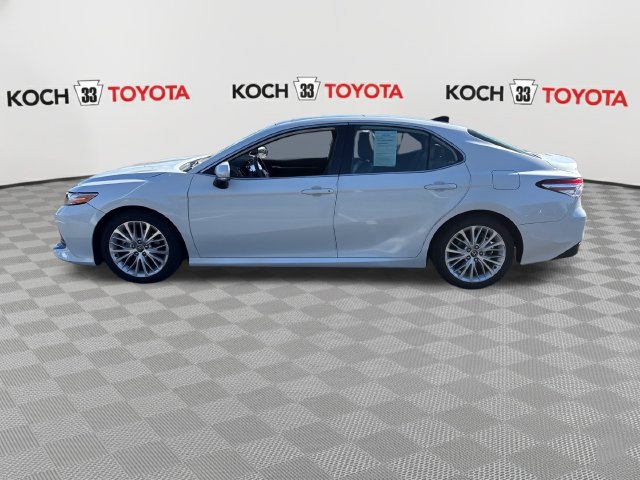 Used 2019 Toyota Camry XLE w/ Navigation Package FWD image 4