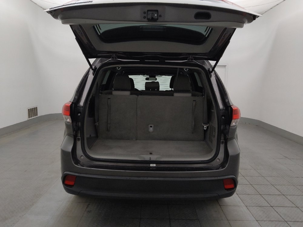 Used 2017 Toyota Highlander LE image 29