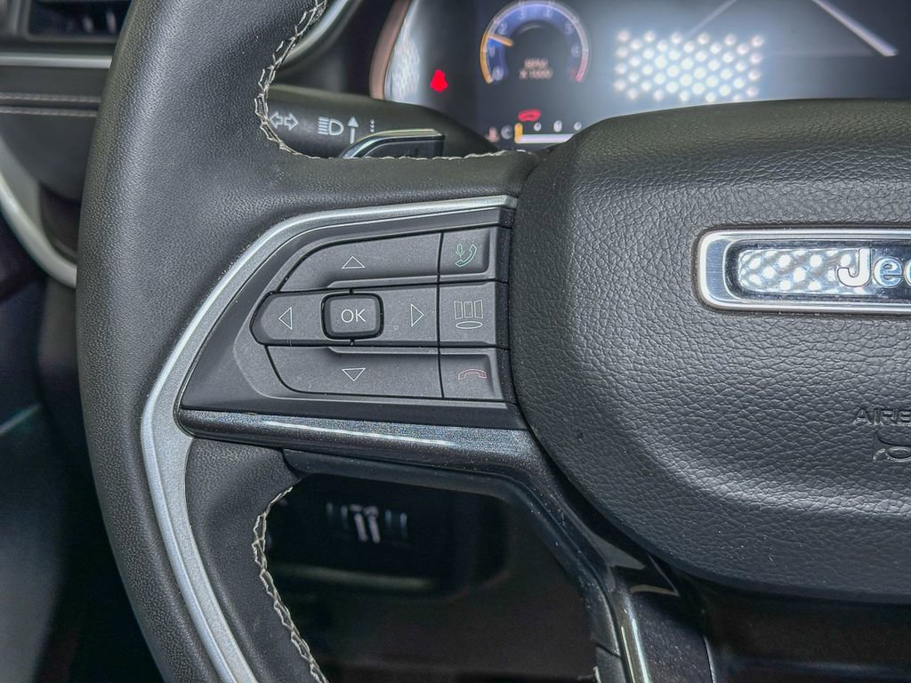 Used 2023 Jeep Grand Cherokee Laredo image 33