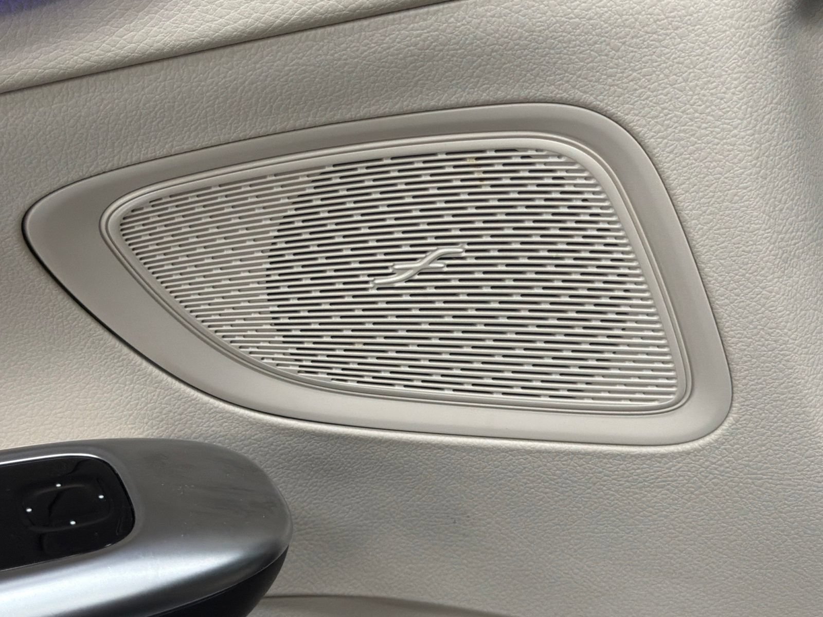 Used 2022 Mercedes-Benz C 300 Sedan image 23