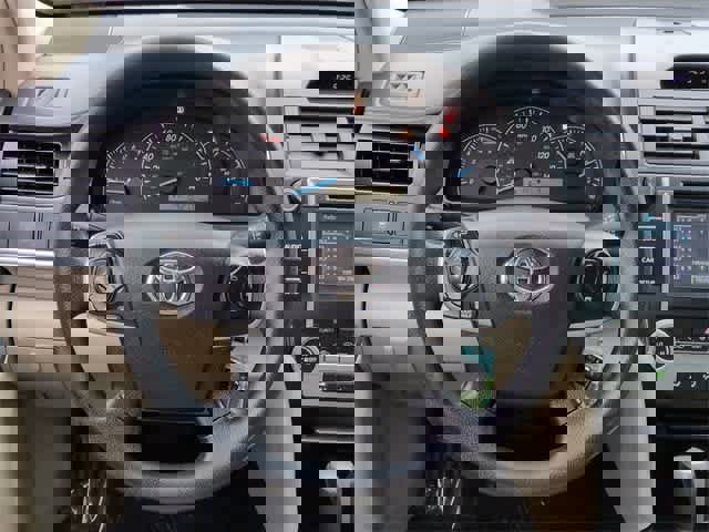 Used 2014 Toyota Camry L image 23