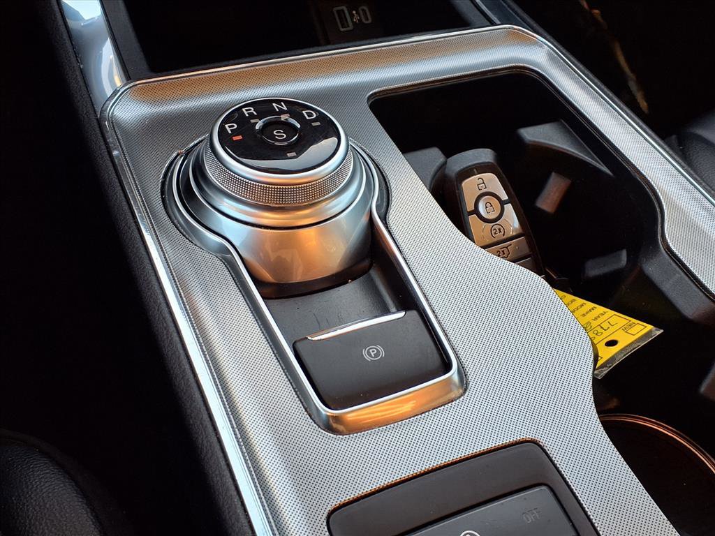 Used 2024 Ford Edge Titanium image 14