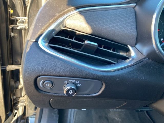 Used 2018 Chevrolet Malibu LT image 19