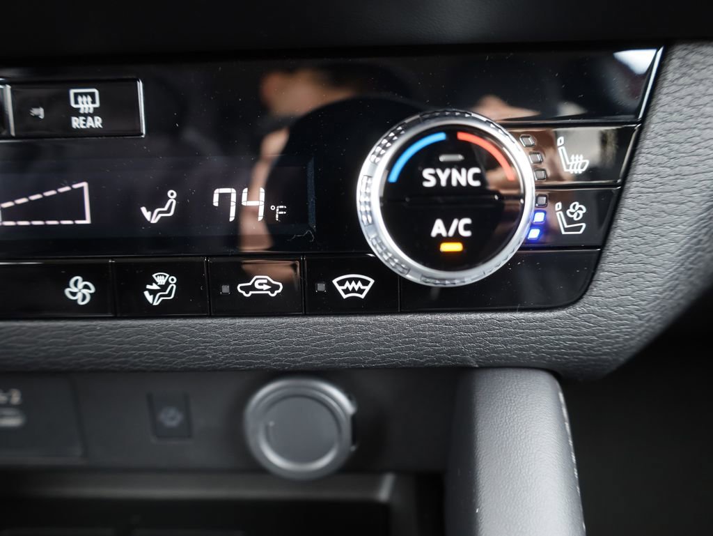 New 2025 Mitsubishi Outlander SEL image 50