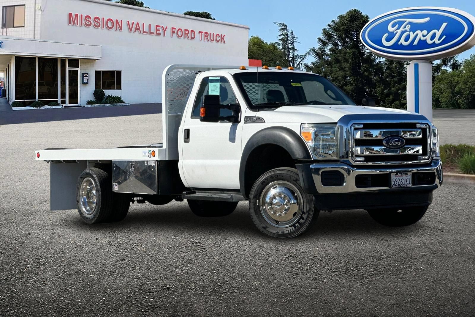Used 2014 Ford F550 2WD Regular Cab Super Duty image 2