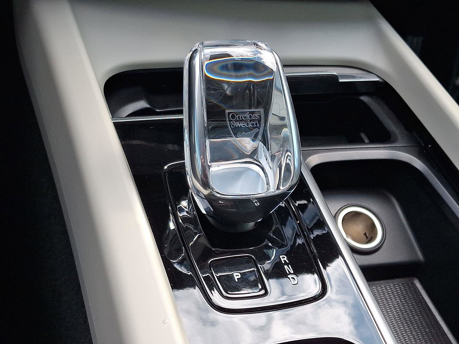 Certified 2023 Volvo XC60 T8 Ultimate w/ Protection Package Premier image 15