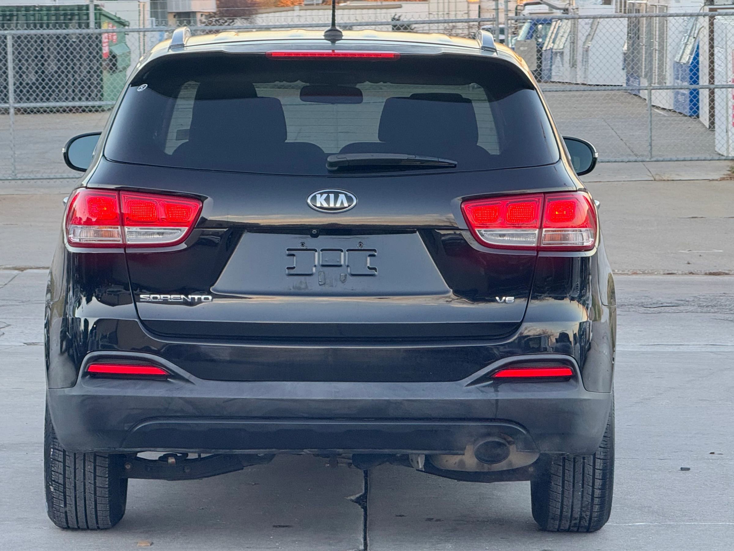 Used 2017 Kia Sorento LX Sport Utility 4D image 8