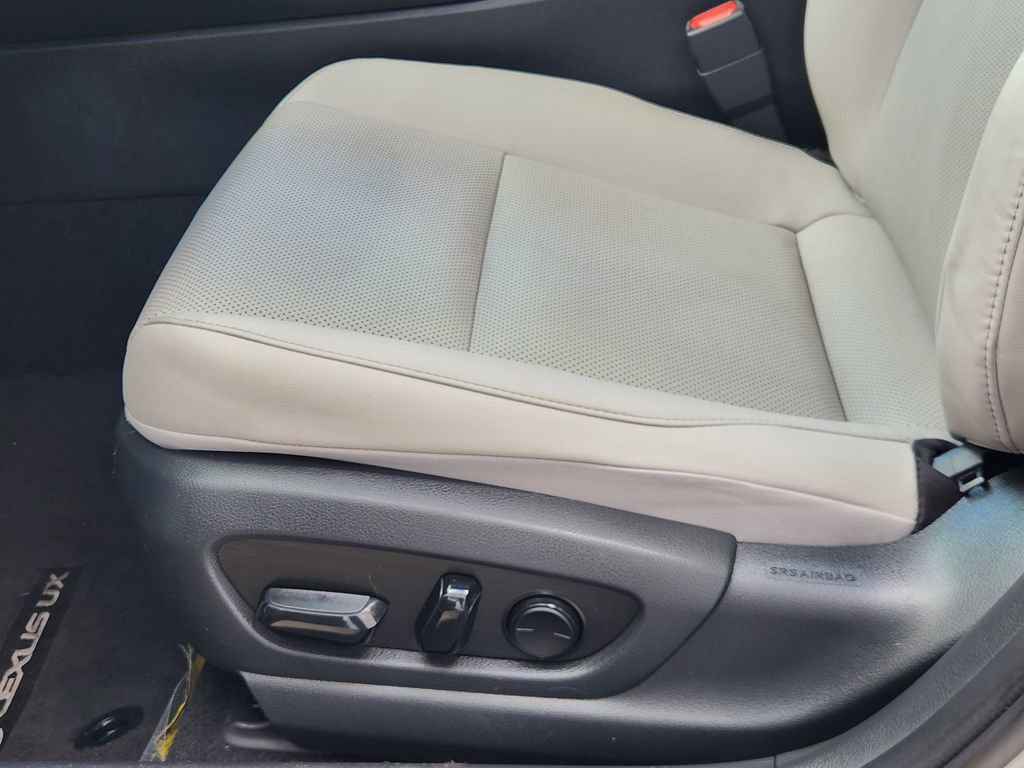 Used 2019 Lexus UX 200 w/ Premium Package image 24