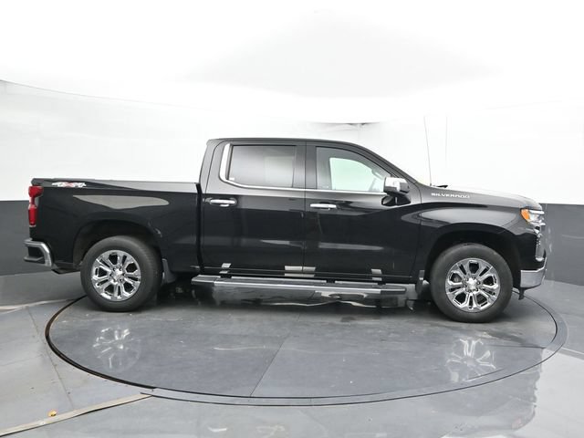 Used 2022 Chevrolet Silverado 1500 LTZ w/ LTZ Convenience Package II AWD/4WD image 3