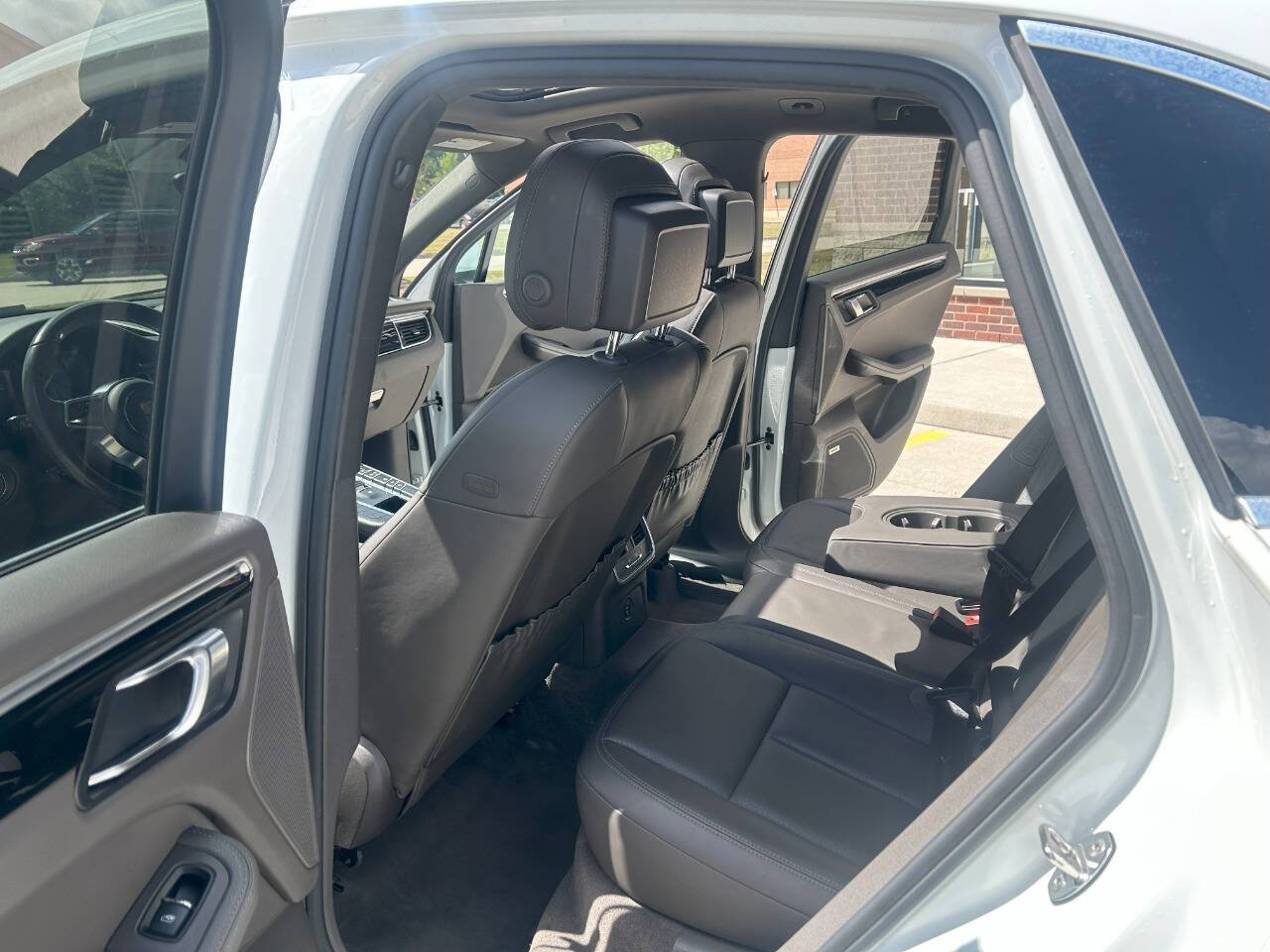 Used 2017 Porsche Macan S image 28