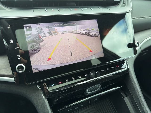 New 2026 Jeep Grand Cherokee Altitude AWD/4WD image 18