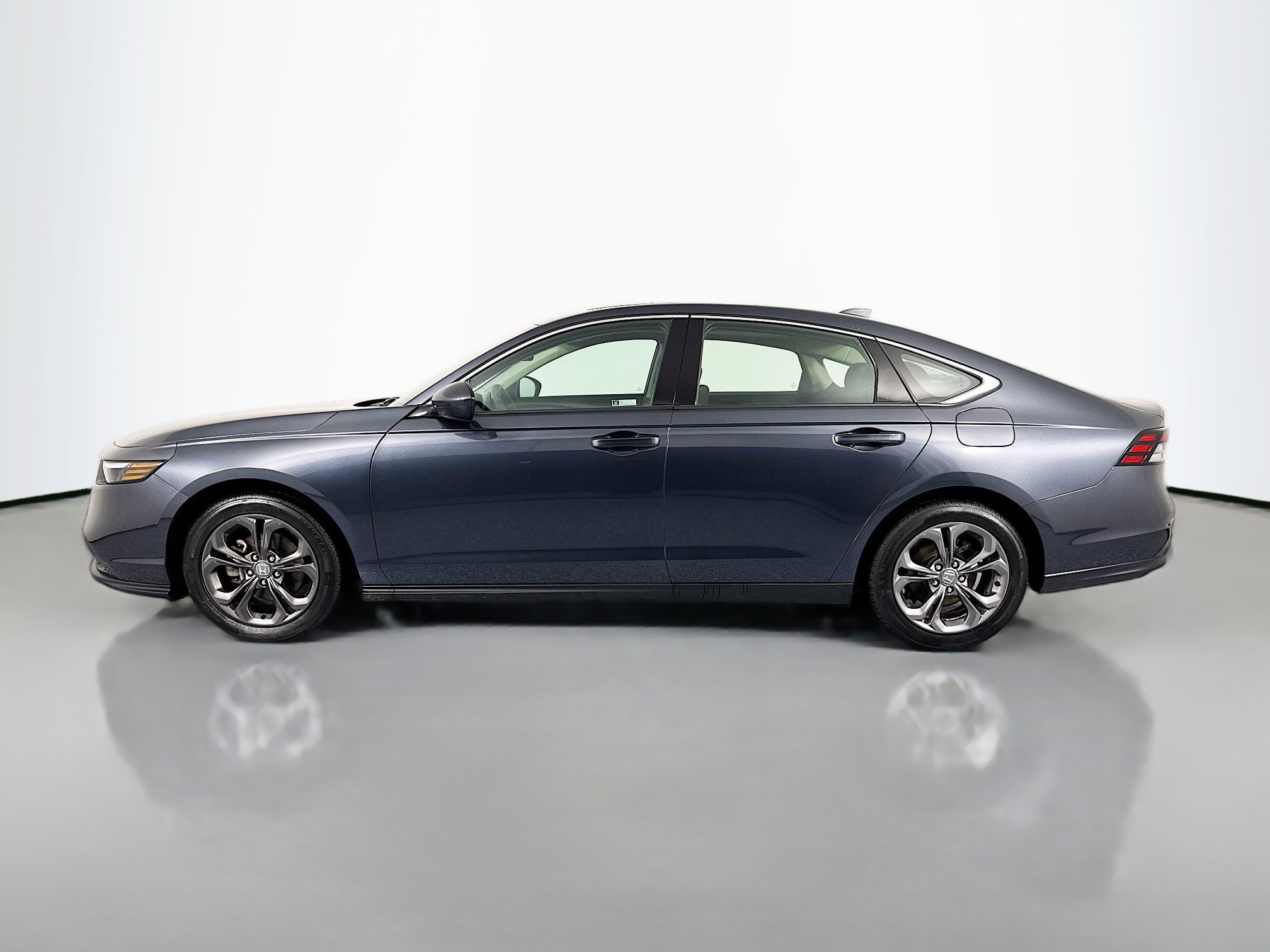 Certified 2023 Honda Accord EX image 8