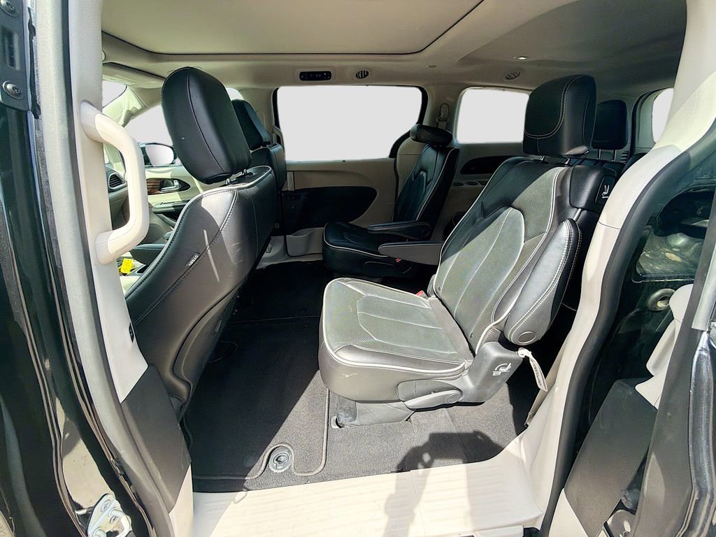 Used 2023 Chrysler Pacifica Limited image 22