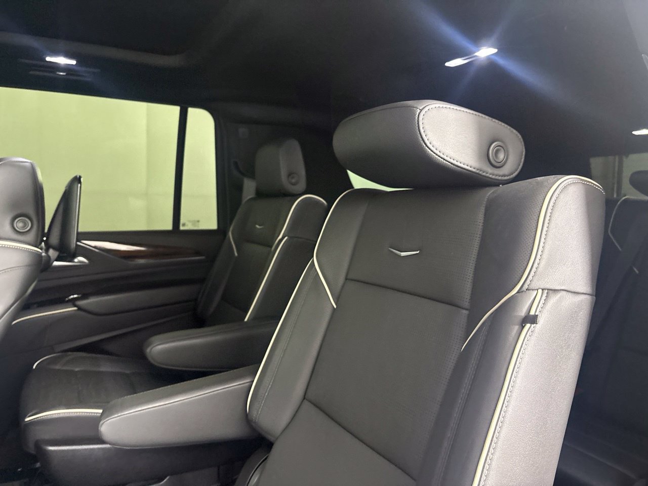 Used 2024 Cadillac Escalade ESV Premium Luxury AWD/4WD image 28