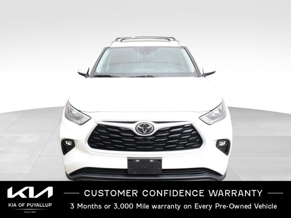 Used 2020 Toyota Highlander XLE AWD/4WD image 2