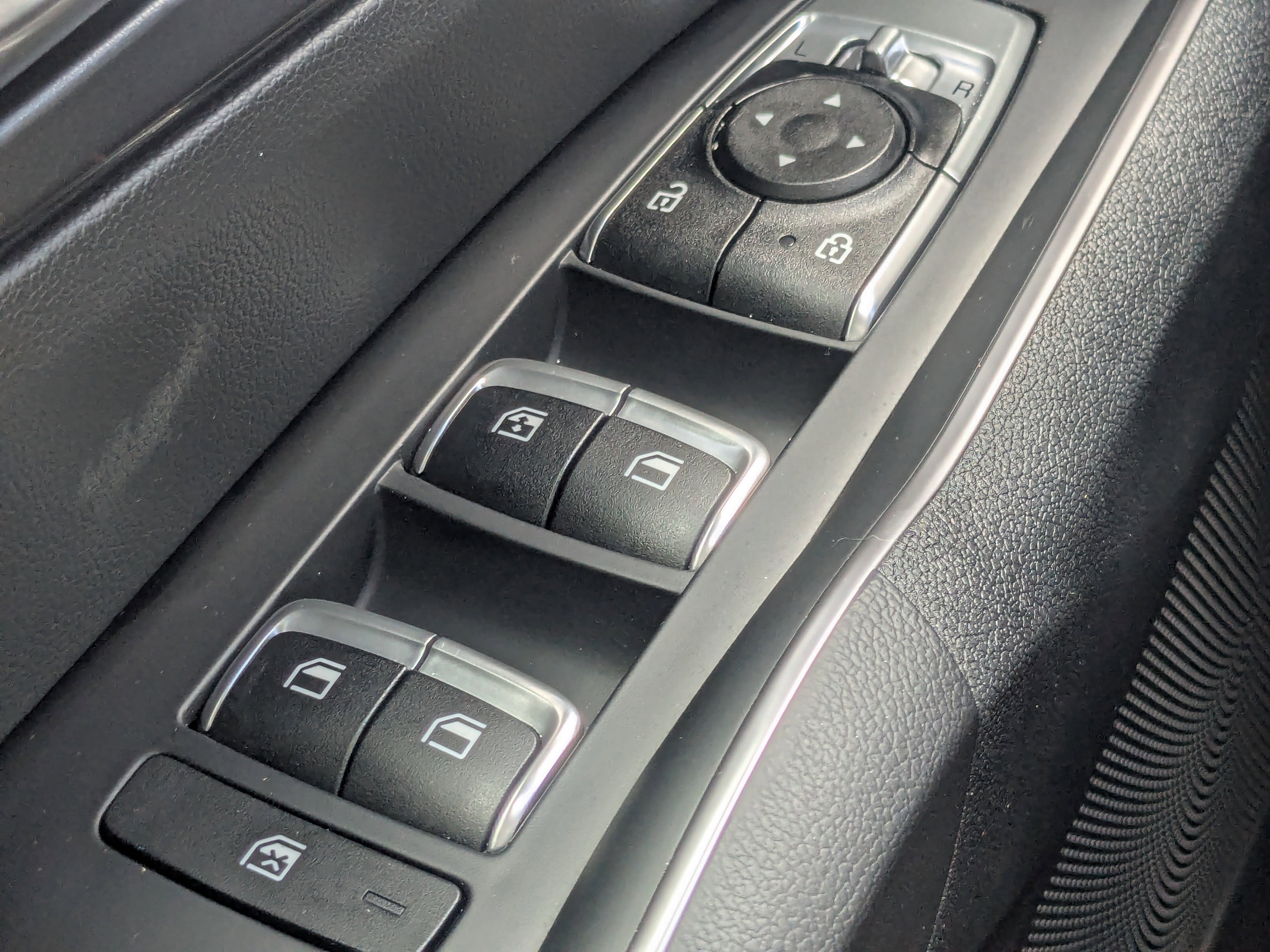 Used 2022 Kia Sorento LX image 29