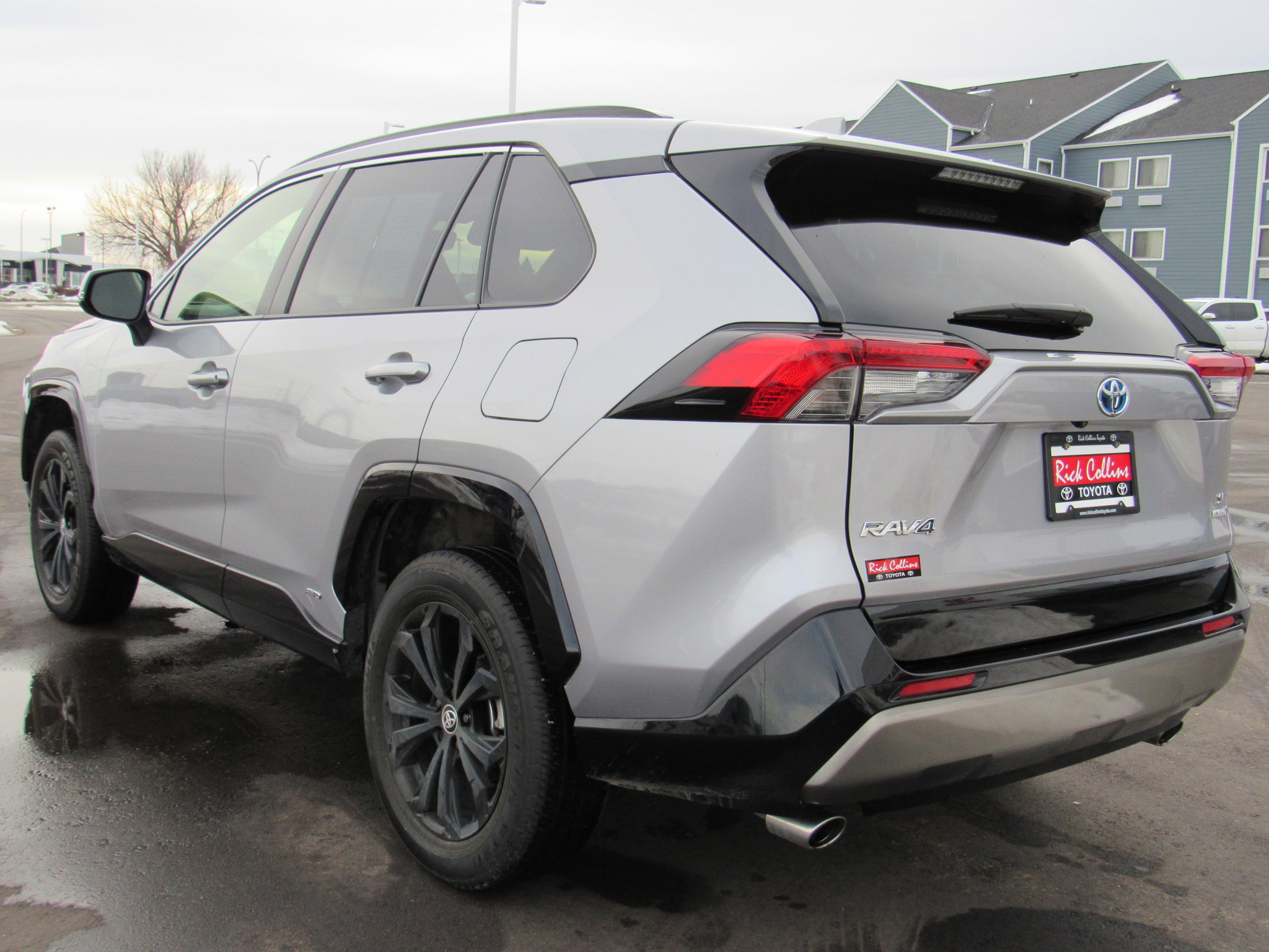 Used 2024 Toyota RAV4 SE image 8