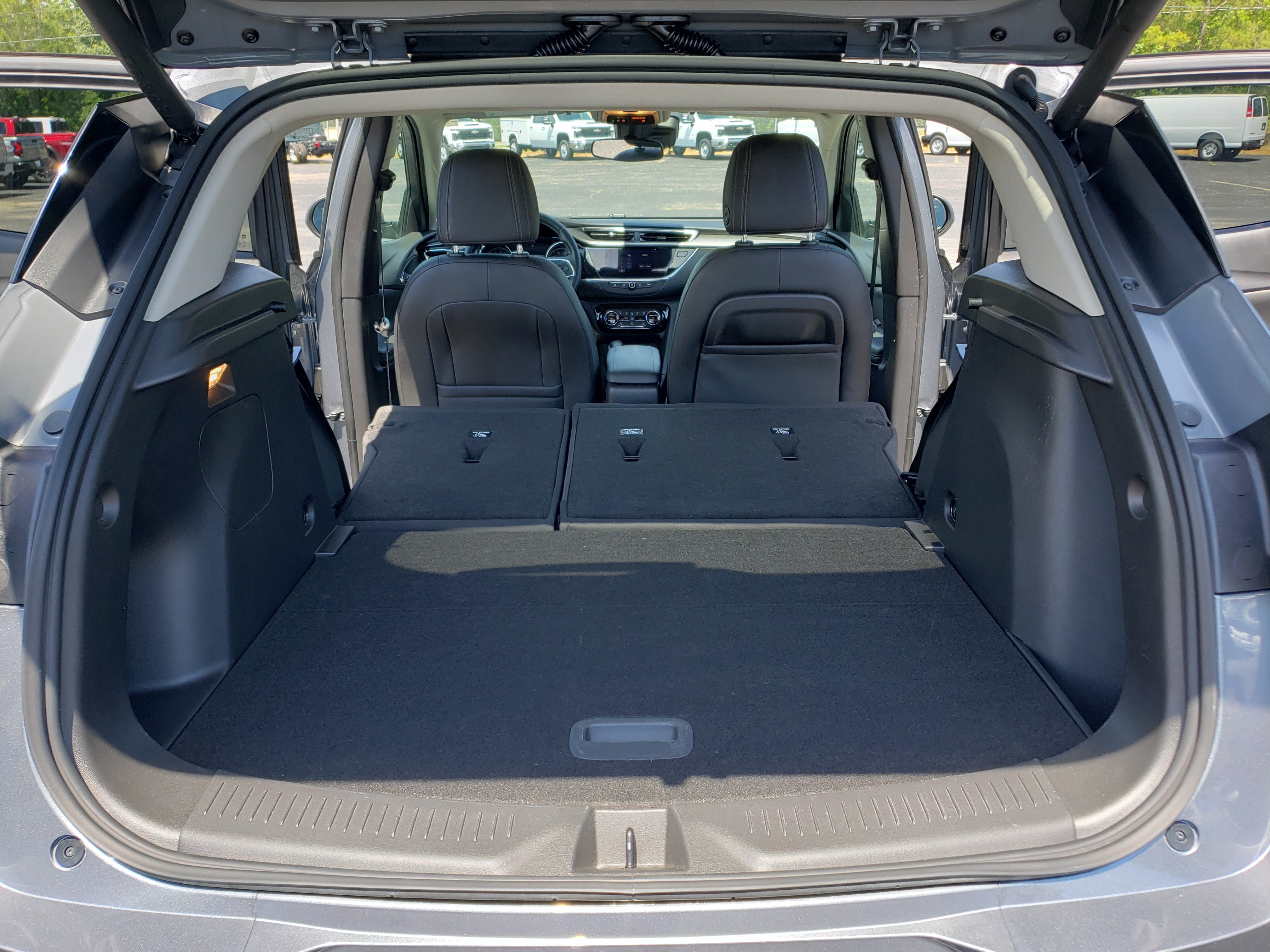 Used 2022 Buick Encore GX Select w/ Sport Touring Package FWD image 11