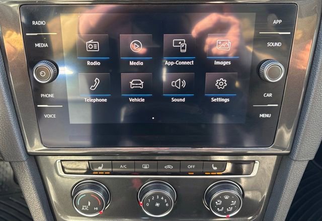 Used 2019 Volkswagen Golf SE image 32