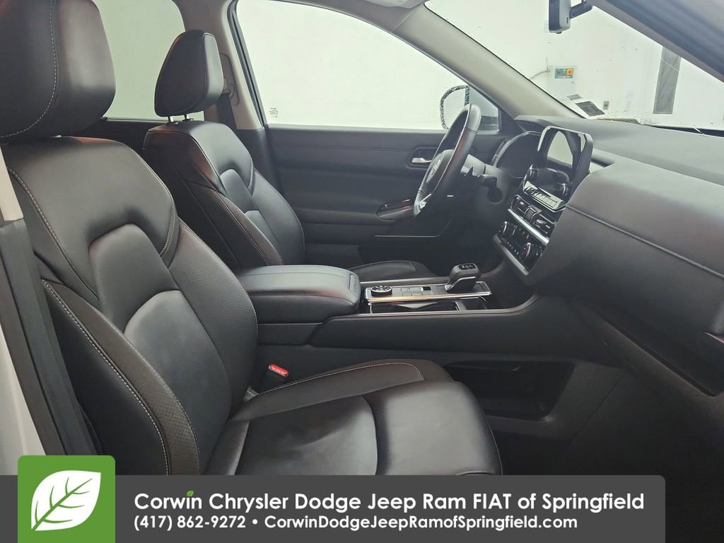 Used 2025 Nissan Pathfinder SL image 34