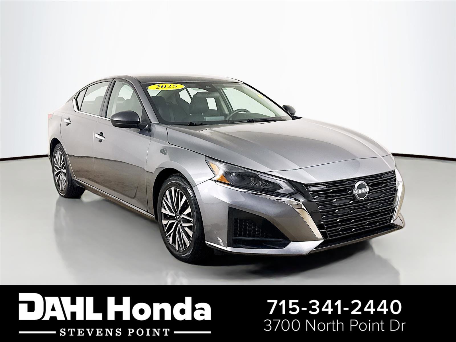 Used 2025 Nissan Altima 2.5 SV image 1
