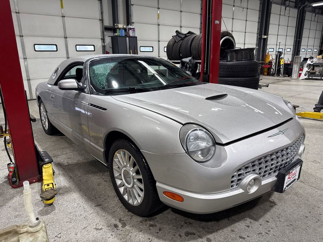 Used 2004 Ford Thunderbird image 32