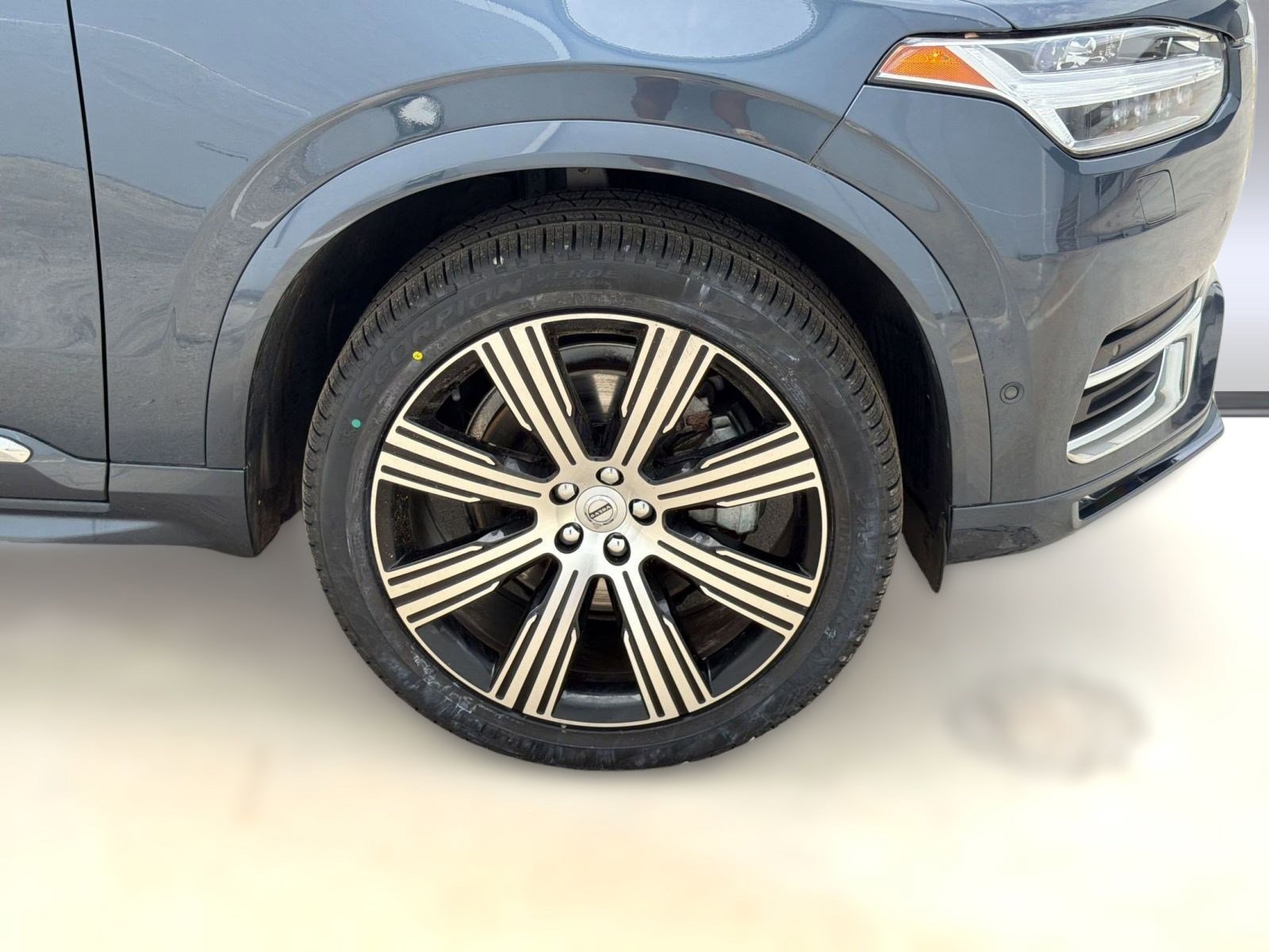 Certified 2023 Volvo XC90 B6 Ultimate w/ Protection Package Premier AWD/4WD image 12