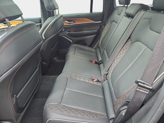 Used 2023 Jeep Grand Cherokee Summit AWD/4WD image 17