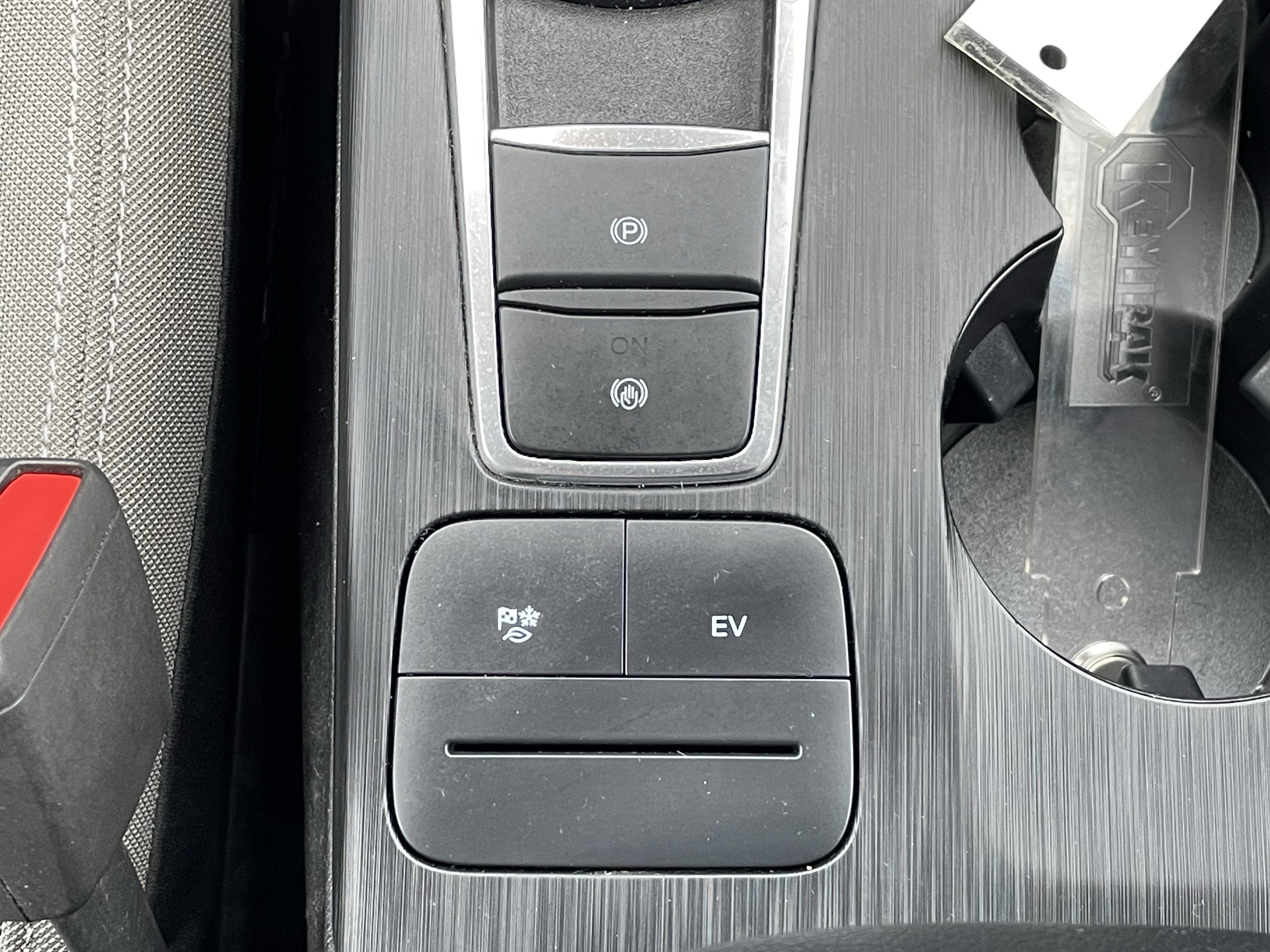 Used 2022 Ford Escape SE w/ Cold Weather Package image 23