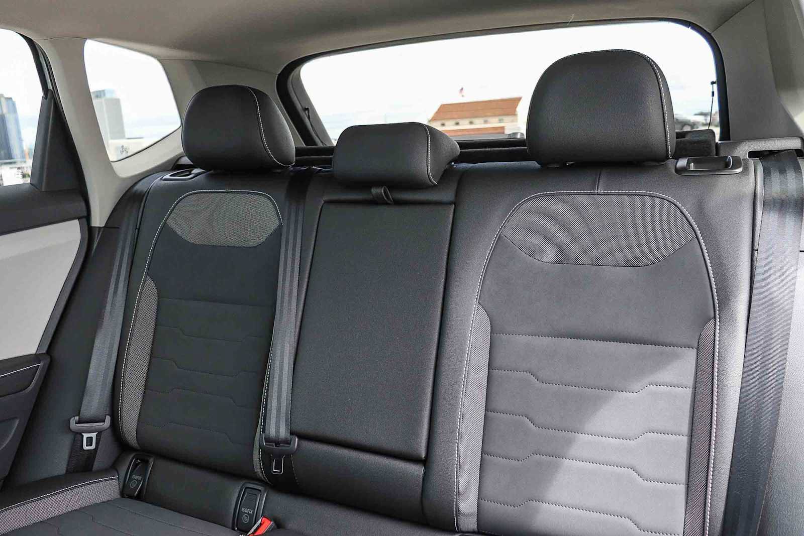 New 2025 Volkswagen Taos SE w/ Black Wheel Package FWD image 19
