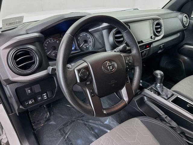 Used 2022 Toyota Tacoma TRD Off-Road image 9