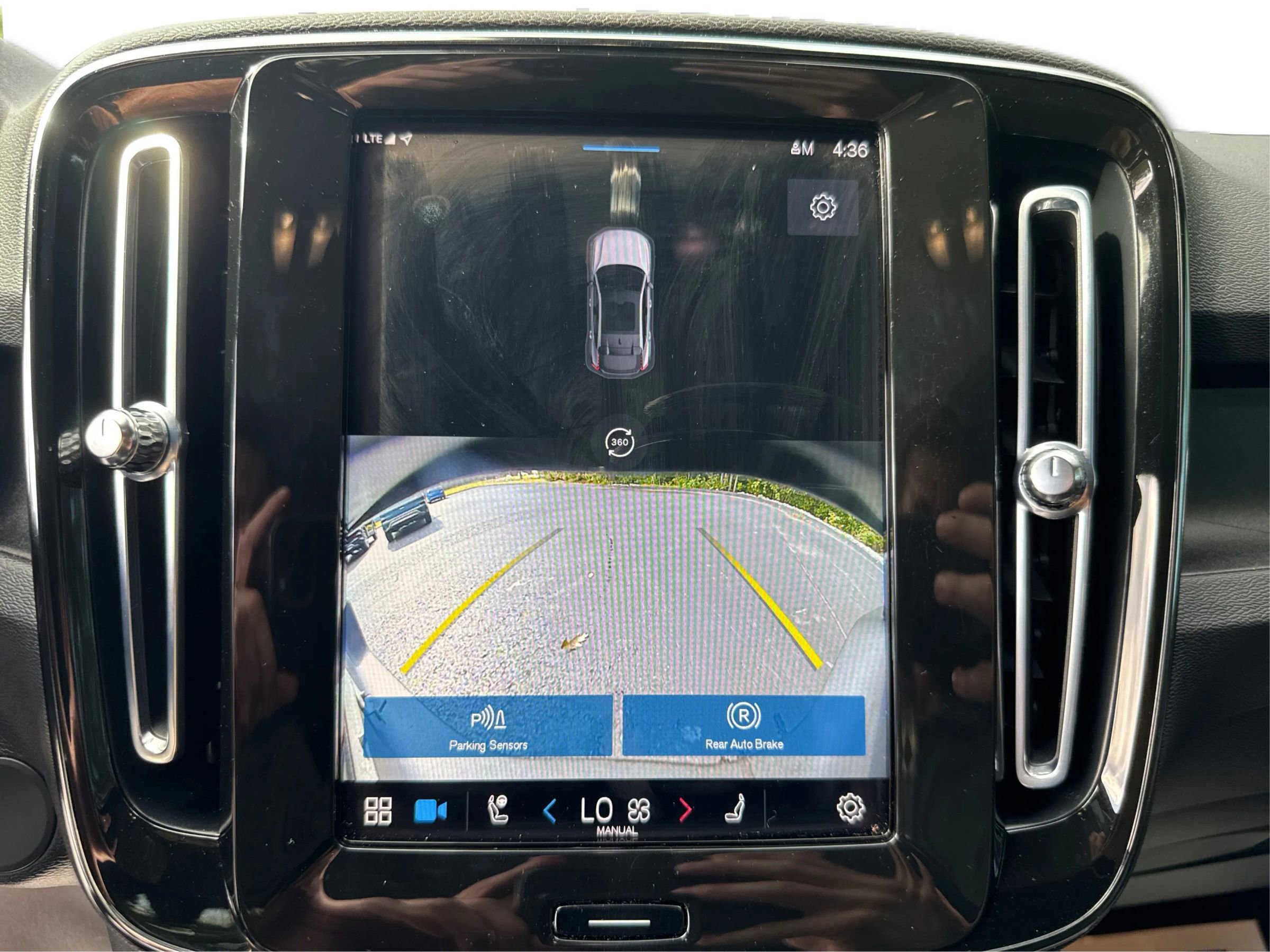 Used 2022 Volvo C40 P8 Recharge Ultimate image 29