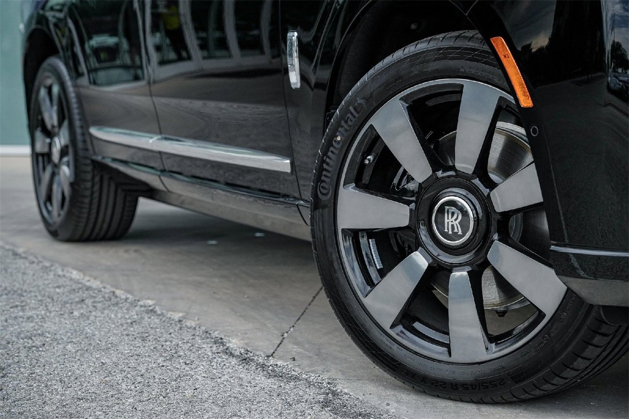 New 2026 Rolls-Royce Cullinan image 2