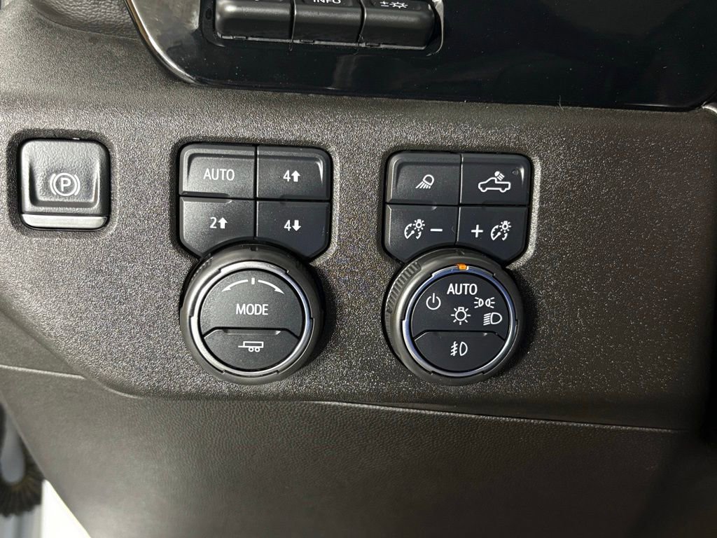 Used 2024 Chevrolet Silverado 3500 High Country w/ High Country Premium Package image 27