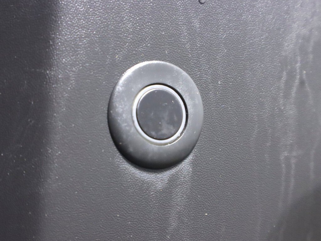 Used 2023 Nissan Frontier SV w/ SV Premium Package image 40