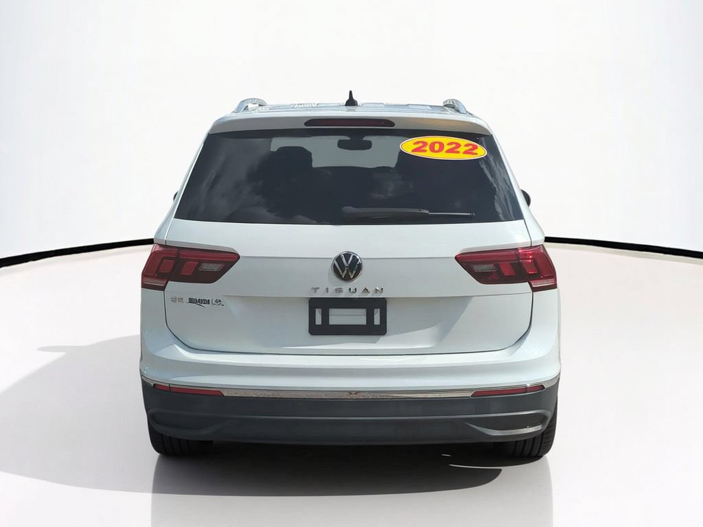 Used 2022 Volkswagen Tiguan SE w/ Panoramic Sunroof Package FWD image 6
