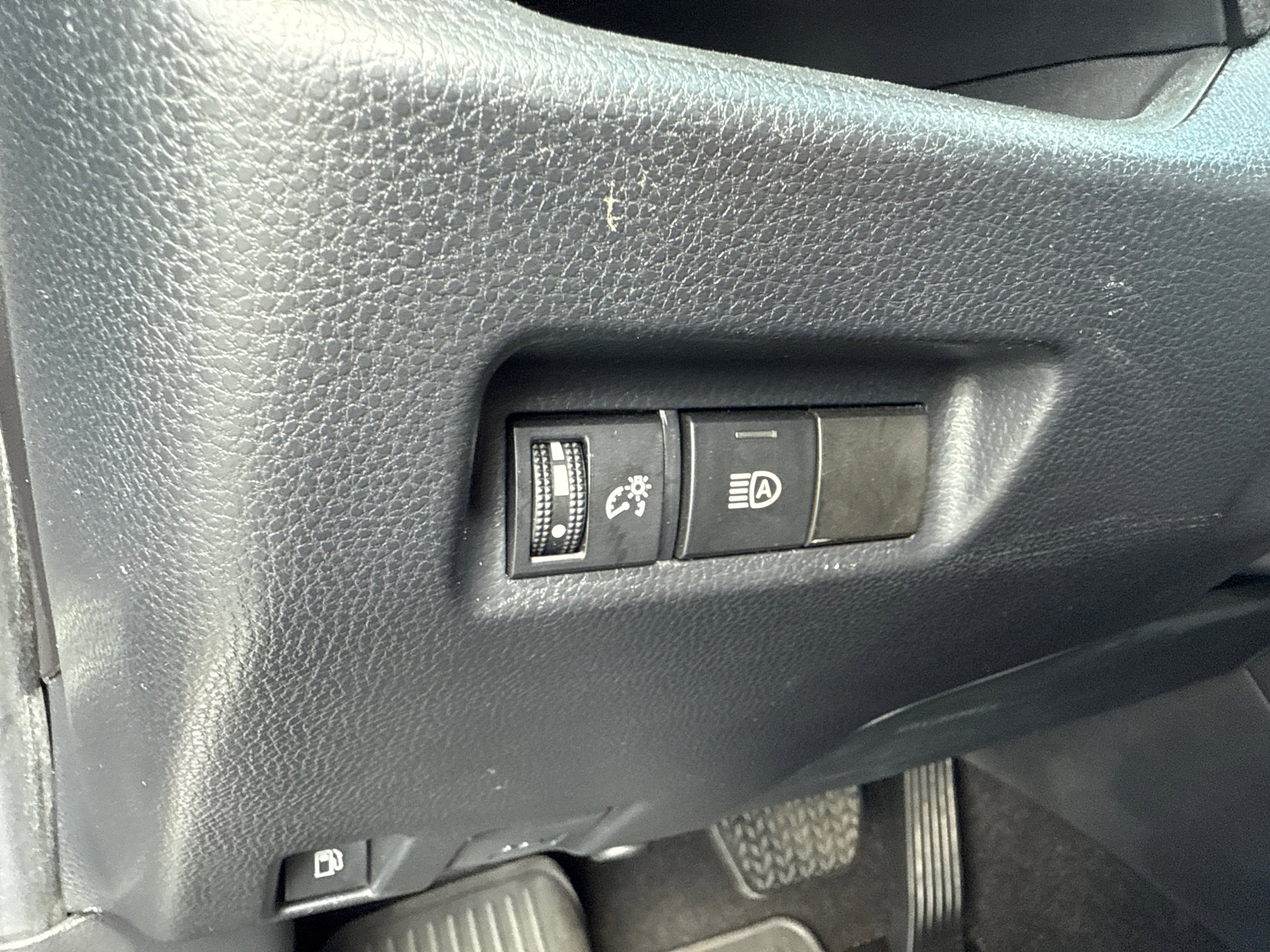 Used 2015 Toyota RAV4 XLE image 23