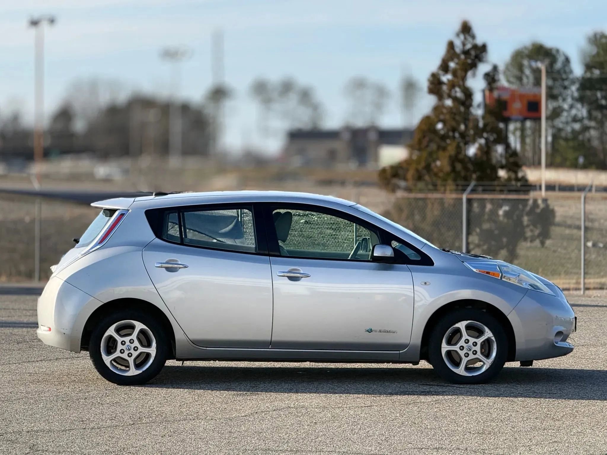 Used 2012 Nissan Leaf SL w/ Recycling/Organizational Pkg image 7