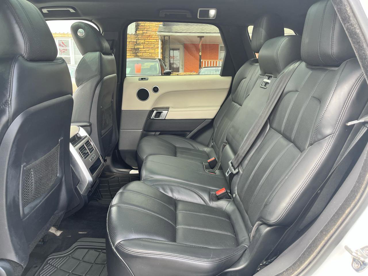 Used 2017 Land Rover Range Rover Sport HSE image 14