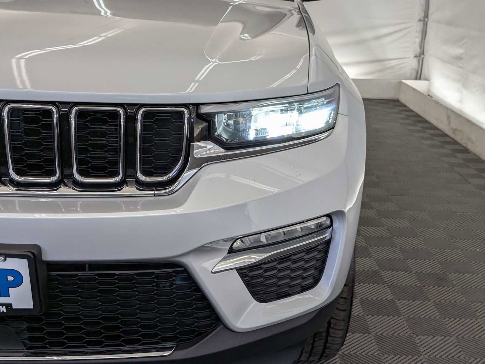 Used 2024 Jeep Grand Cherokee Limited 4xe image 10
