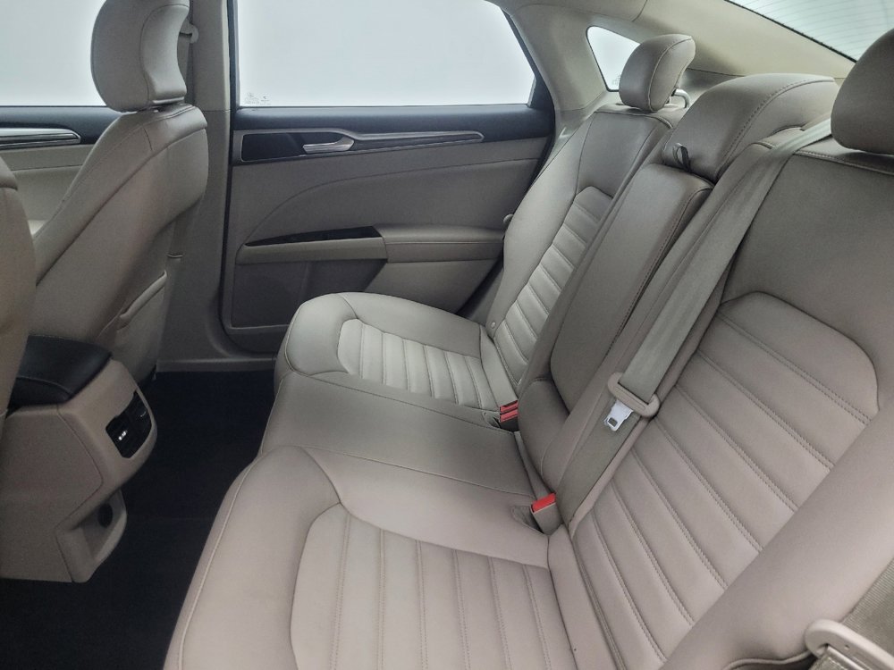 Used 2017 Ford Fusion SE w/ Fusion SE Technology Package image 18