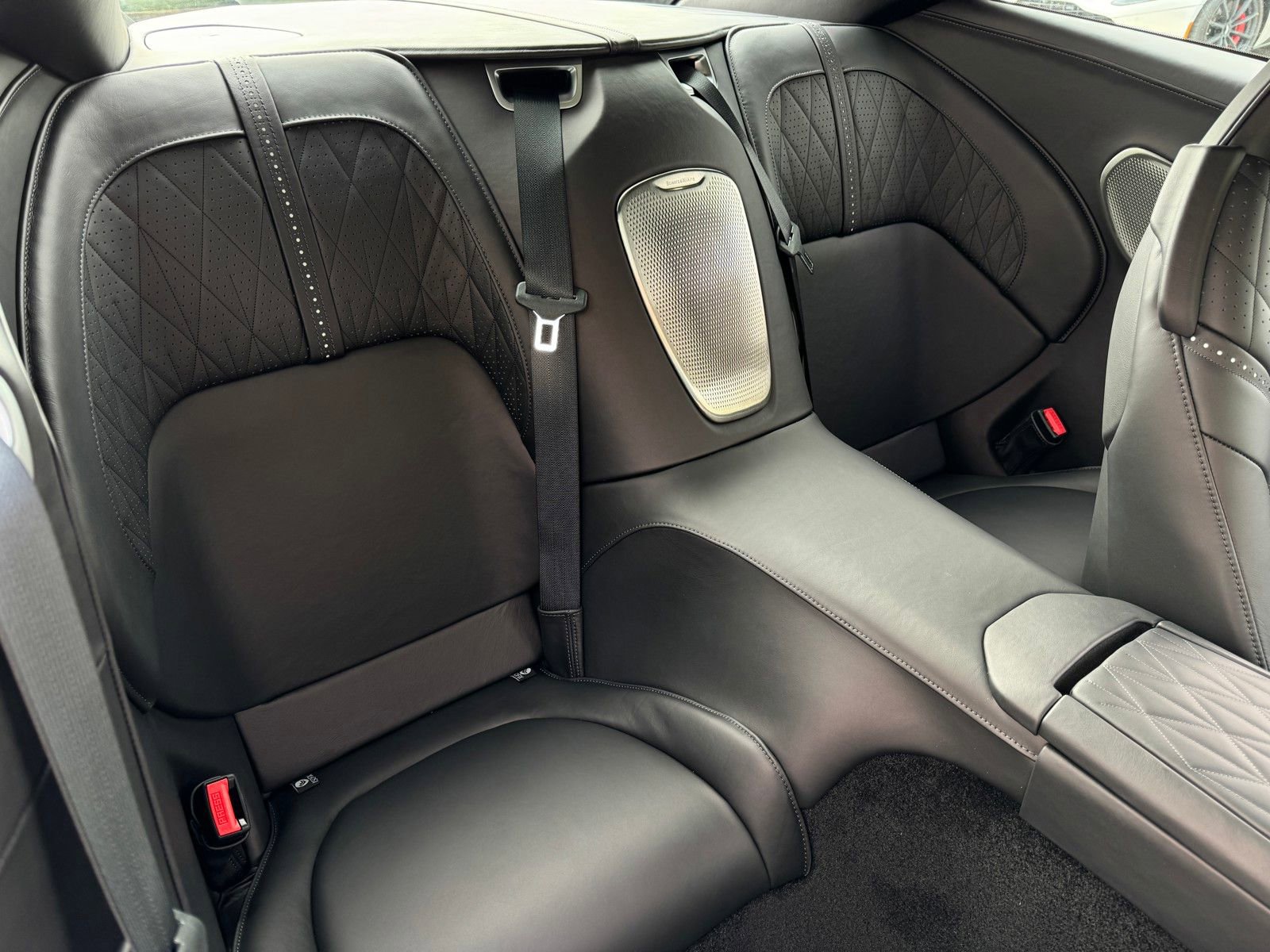 Used 2024 Aston Martin DB12 Coupe image 22