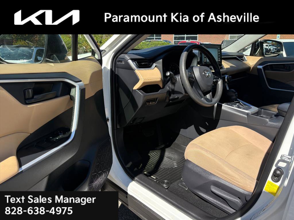 Used 2019 Toyota RAV4 LE AWD/4WD image 13