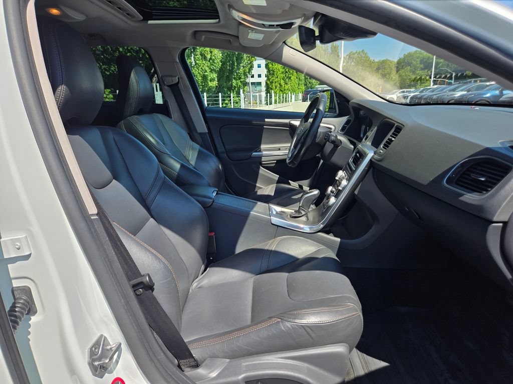 Used 2016 Volvo V60 T5 Cross Country w/ Convenience Package AWD/4WD image 11